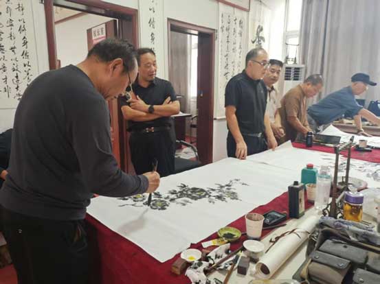 墨韵迎双节 笔会颂华章——颍上杨湖镇老年学校“庆国庆迎中秋”书画笔会热闹开笔(图5)