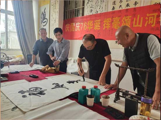 墨韵迎双节 笔会颂华章——颍上杨湖镇老年学校“庆国庆迎中秋”书画笔会热闹开笔(图7)