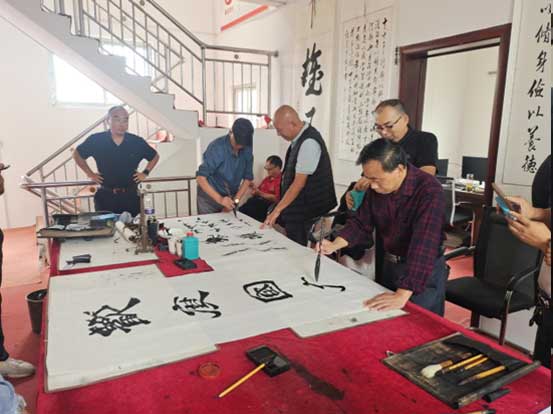 墨韵迎双节 笔会颂华章——颍上杨湖镇老年学校“庆国庆迎中秋”书画笔会热闹开笔(图8)