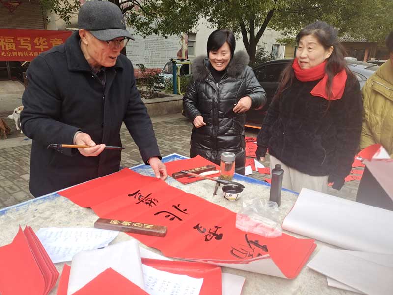 翰墨迎春启新程 文化惠民暖杨湖--颍上县杨湖镇2026年迎新春送万福送春联活动圆满举办(图13)